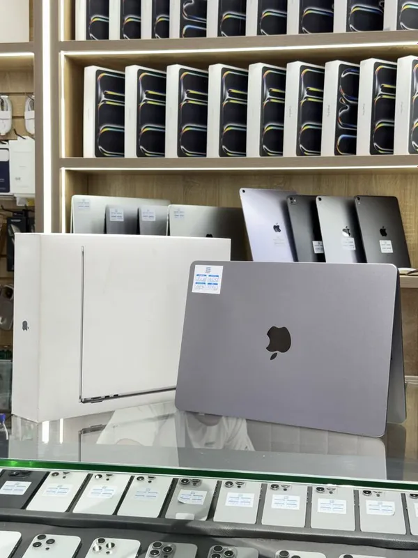Macbook Air M3 13inch 16/256Gb space Grey Macbook Air M3 13inch 16/256Gb space Grey