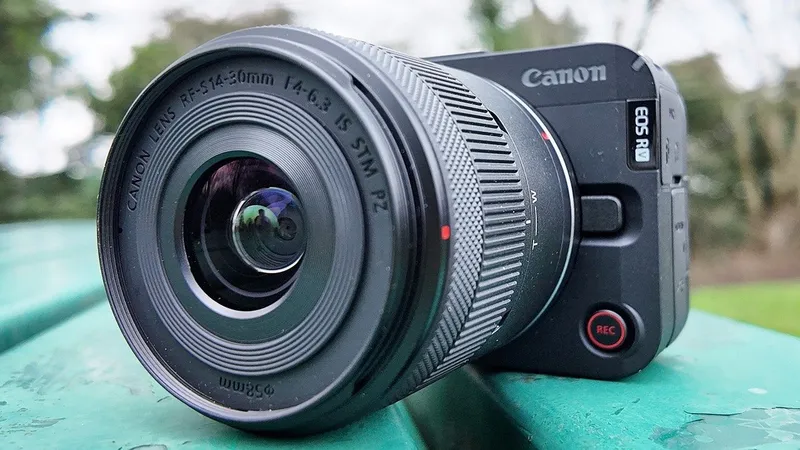 Canon R50v 14-30mm IS PZ 4K 60p 4.2.2 10bit