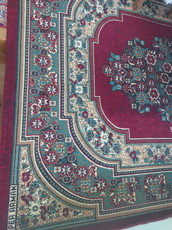 Продаётся ковёр, гилам