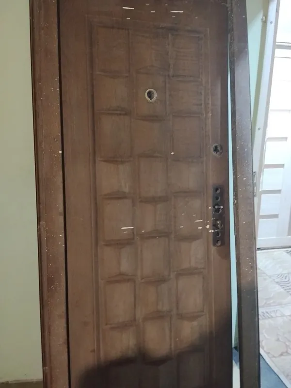 Срочно продам входную дверь
