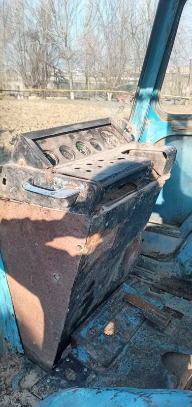 Traktor kabina kapot sotiladi