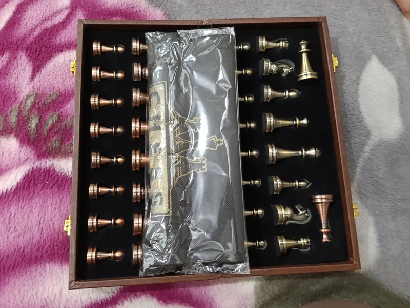 Shahmat sotiladi chess