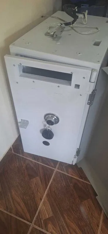 Сейф от банкомата NCR 6623 / Антивандальный сейф 1 Сейф от банкомата NCR 6623 / Антивандальный сейф 1