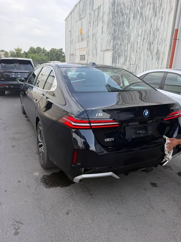Bmw i5 35 L 2025 restaling — фото 2