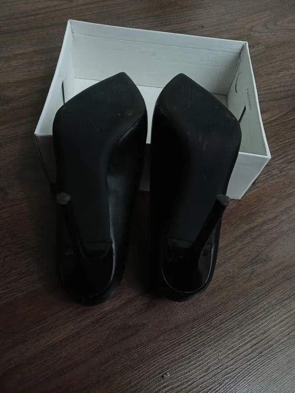 Yangi qora 7sm poshnali tufli .35-razmer — фото 4