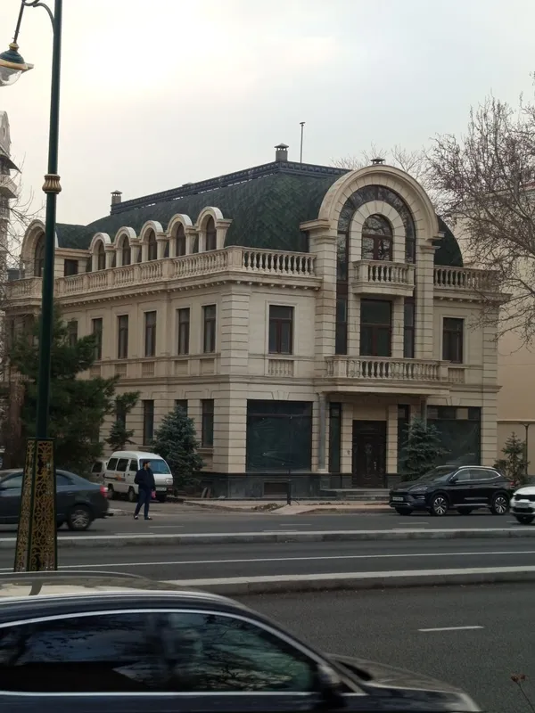 Продаётся здания р.Яккасарайском в Шота Руставели вдоль дороги 5