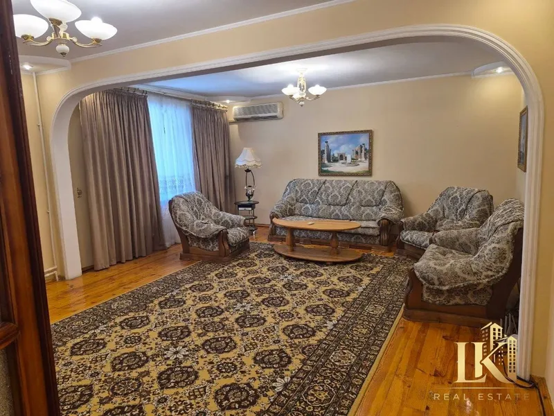 Продаётся 4-комнатная квартира, 151 м², 3/9, Мирабадский район — фото 1