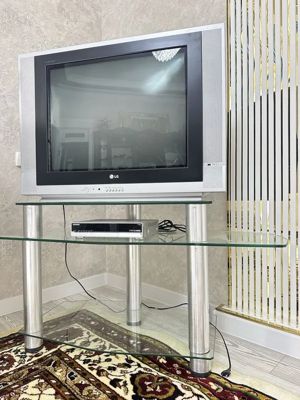 Телевизор LG 74 см с подставкой 1 Телевизор LG 74 см с подставкой 1