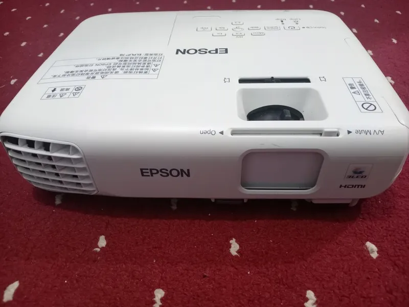 Proyektor EPSON sotiladi