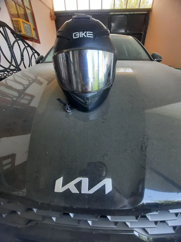 Kaska sotiladi motosiklda kiyish uchun 2 Kaska sotiladi motosiklda kiyish uchun 2