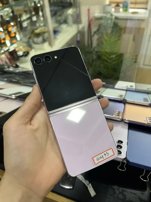 Samsung Z flip5 5G 1 Samsung Z flip5 5G 1