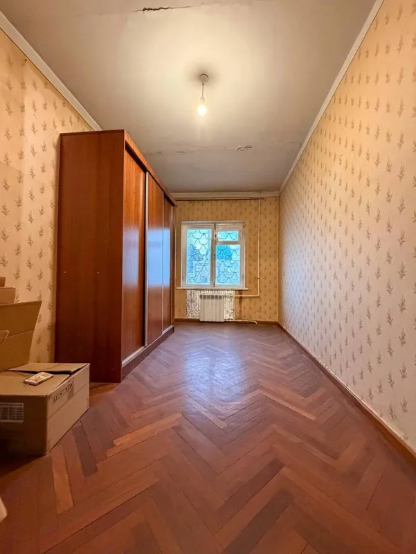 Продаётся просторная 4-комнатная квартира, раздельные комнаты, кирпичный дом 4