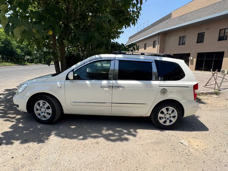 KIA Carnival, чистая, 2008 год, 2,9 дизельный мотор 2 KIA Carnival, чистая, 2008 год, 2,9 дизельный мотор 2