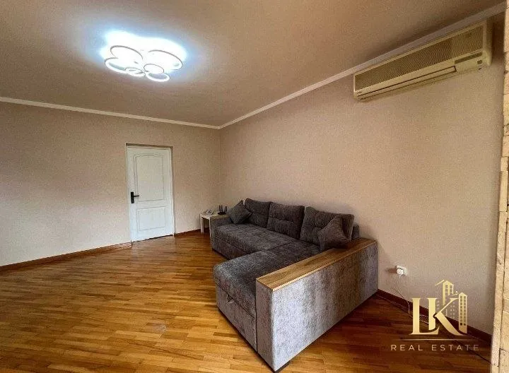 Продаётся просторная 3-комнатная квартира, 74 м², кирпичный дом 3