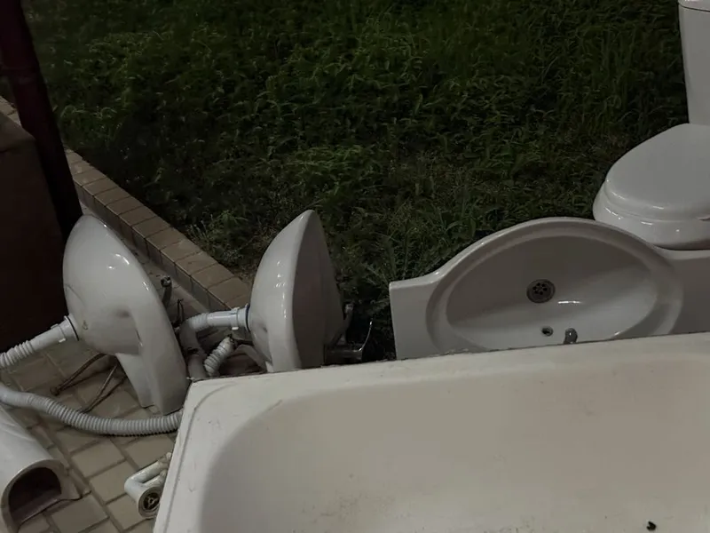 Unitaz Tualet rakvina vanna 3 Unitaz Tualet rakvina vanna 3