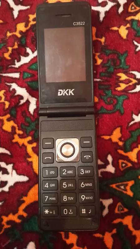 Dkk ochilib yopiladigan knopkali telefon — фото 1