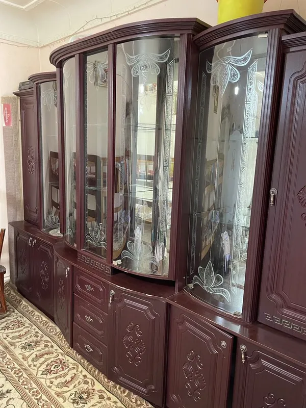 Сервант б/у. Сотилади 2