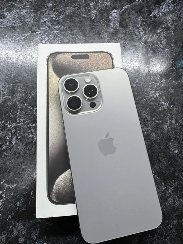 Iphone 15 pro idyal sastayana Iphone 15 pro idyal sastayana