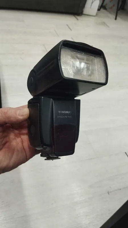 Продам Вспышка Yongnuo Yn560