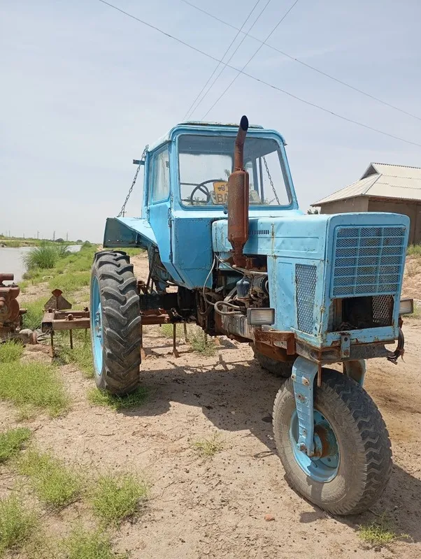 Mtz 80traktori yurib turgan traktor — фото 1