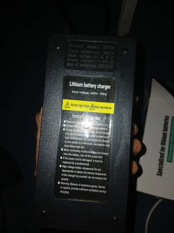elektro skuter zaryadniki