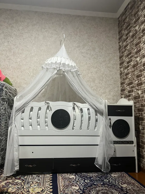 Yangi holatda bolalar krovatı (transformer)+matras