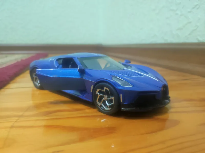 bugati temir oyinchoq