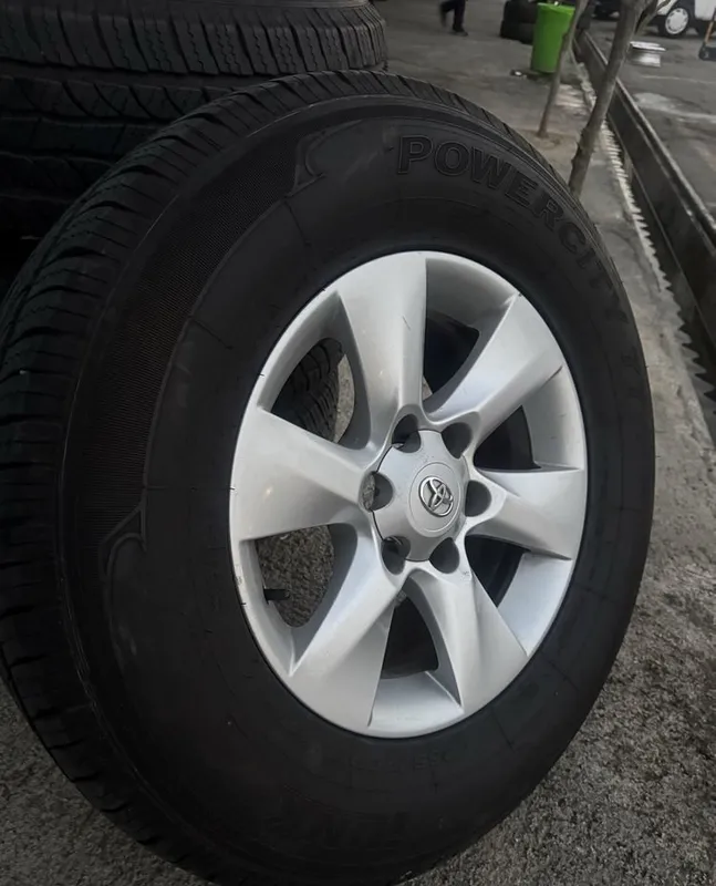 Идеальное состояние дисков и шин Toyota Prado 150 6