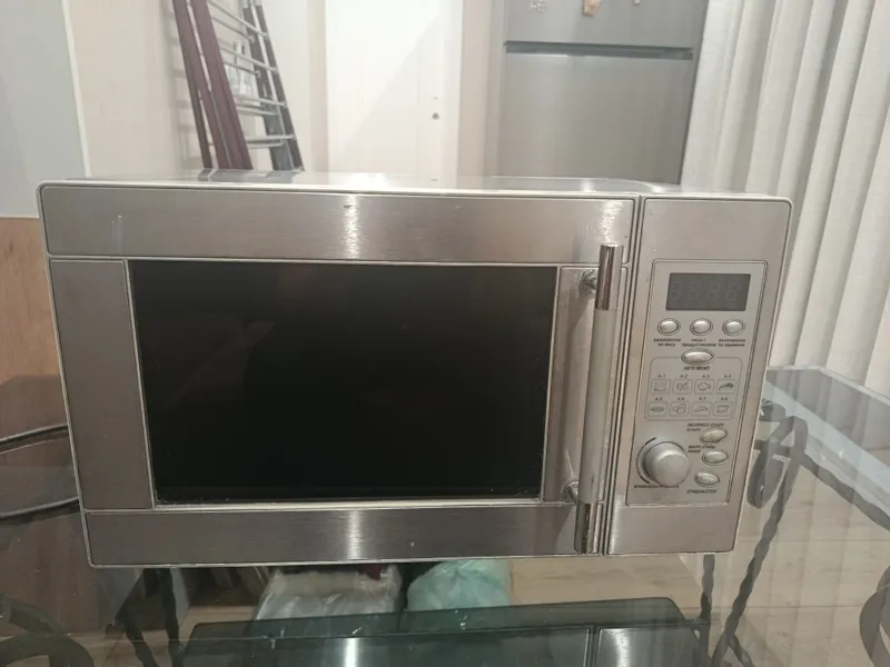 Микроволновка Midea имеется места где сошла краска в остальном идеал