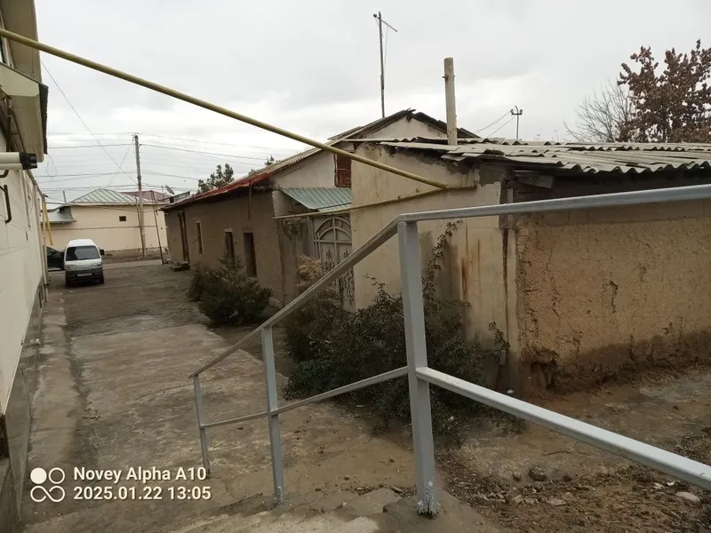 Uy sotiladi olmazor tumani chuqyrsoyda 2.3 sotix