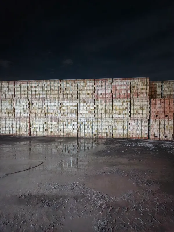Продаётся кирпич, цена 1250 сум, есть доставка 10