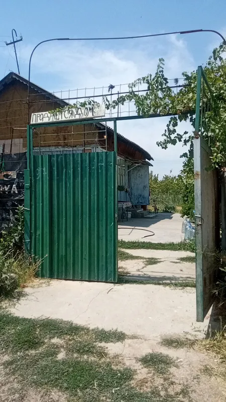 продаю участок с домом 6соток