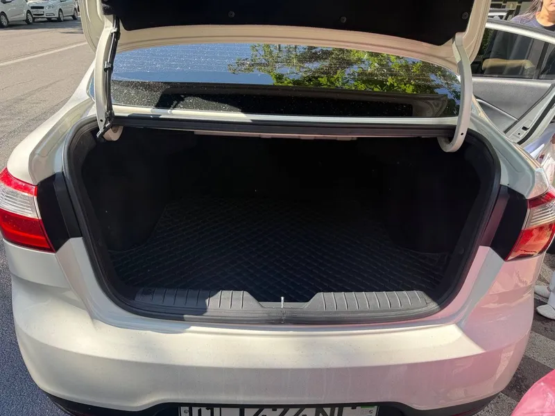 Kia rio 2013 sotiladi 4 Kia rio 2013 sotiladi 4