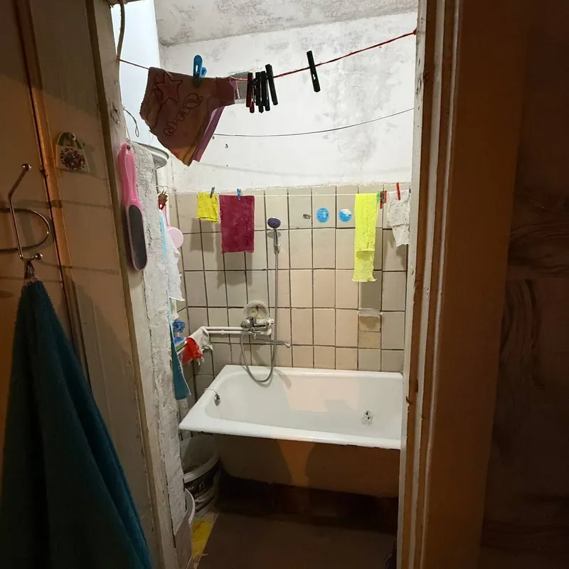 Shoshilinch 2 xonali kvartira sotiladi 9