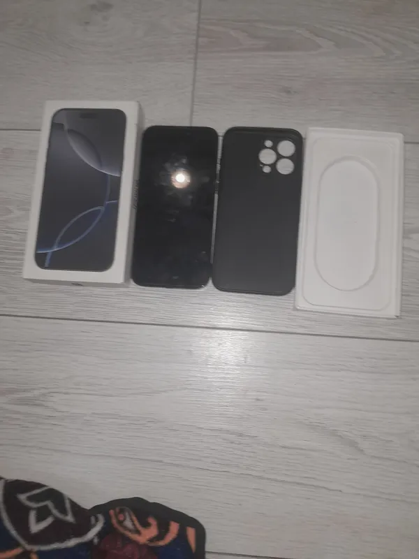 Состояние отличное iPhone 16 Pro Max, экран-копия, сенсор не работает 1 Состояние отличное iPhone 16 Pro Max, экран-копия, сенсор не работает 1