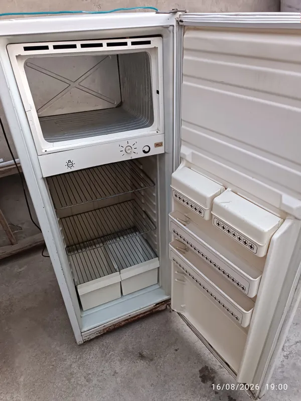 Продаётся холодильник 2 Продаётся холодильник 2