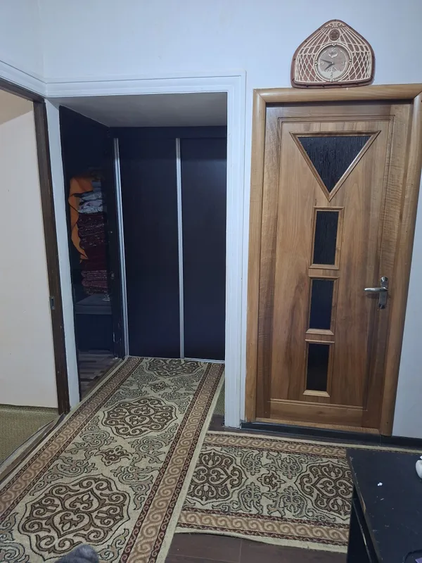 Продаётся 4х ком квартира в Чирчике 9 микрорайон ориентир 10ая автоб — фото 1
