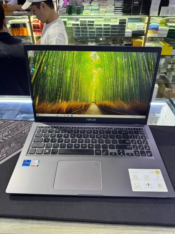 ASUS X515 / Core i7-1165G7 / 8GB / 512GB SSD / IPS / Ideal holat