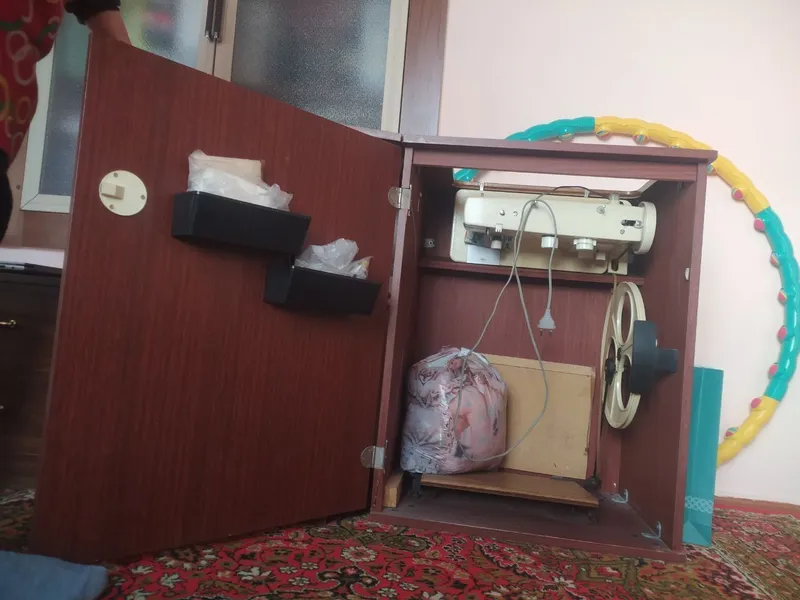 Швейная машина «Чайка-142М» с тумбой 3 Швейная машина «Чайка-142М» с тумбой 3