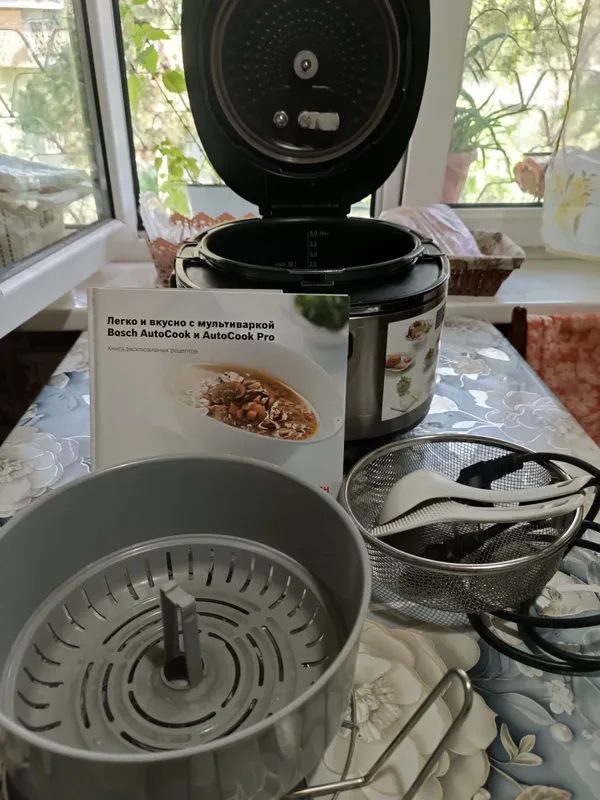 Мультиварка Bosch AutoCook Pro MUC88B68 полный комплект, отличное сос