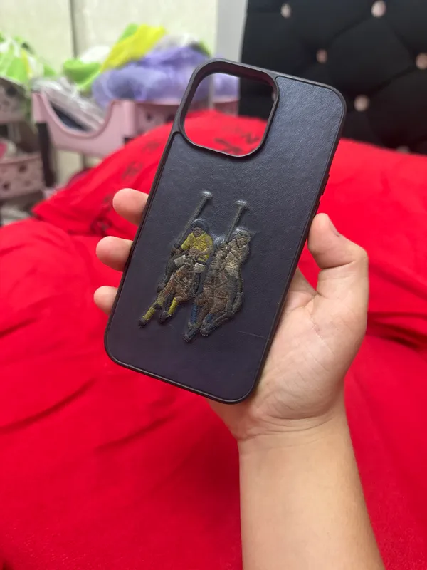 Продаю чехол на айфон 14 про макс фиолетовый Polo