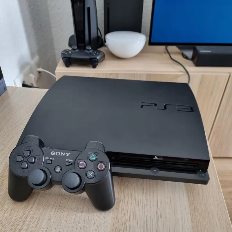 Ps3 slim sotiladi