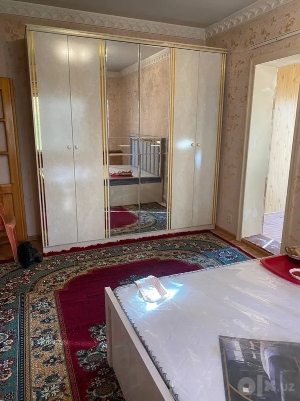 Yotoqxona garnituri: karavot va oynali shkaf 2 Yotoqxona garnituri: karavot va oynali shkaf 2