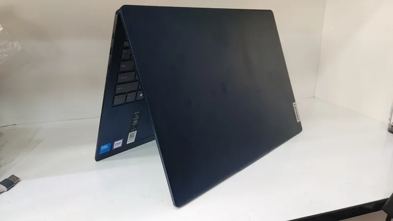 NOUTBUK Lenovo IdeaPad slim 5i Core 7 150U 10yadro 12patok DDR5 16GB — фото 3