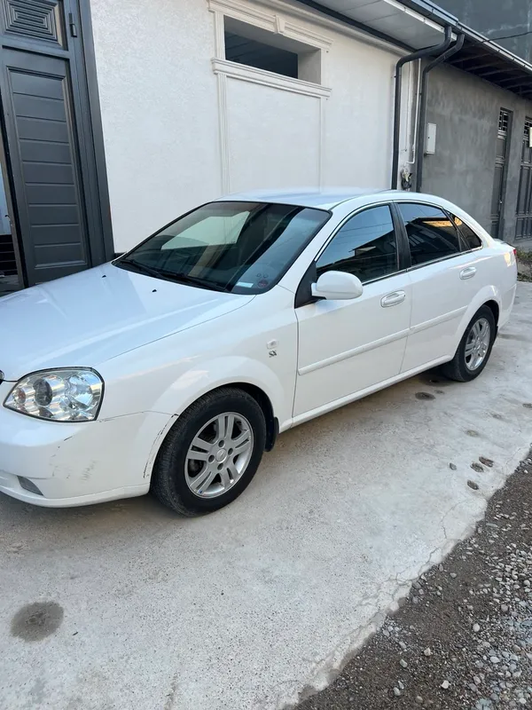 Chevrolet Lacetti 1.8 MT 4