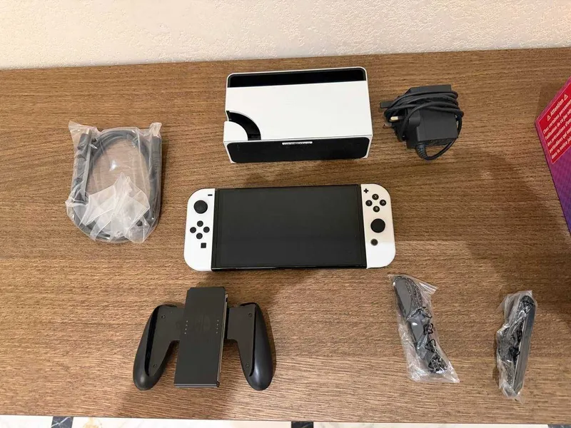 Продается Nintendo Switch OLED 64GB White. — фото 2