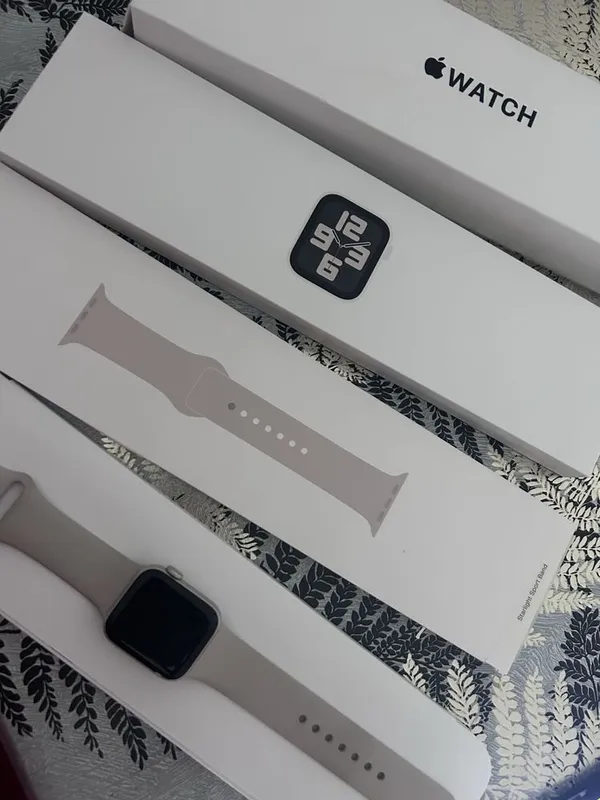 Iwatch se 2 gen 40 mm starlight aluminum case