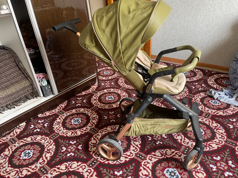 Bolalar kolyaskasi sotiladi