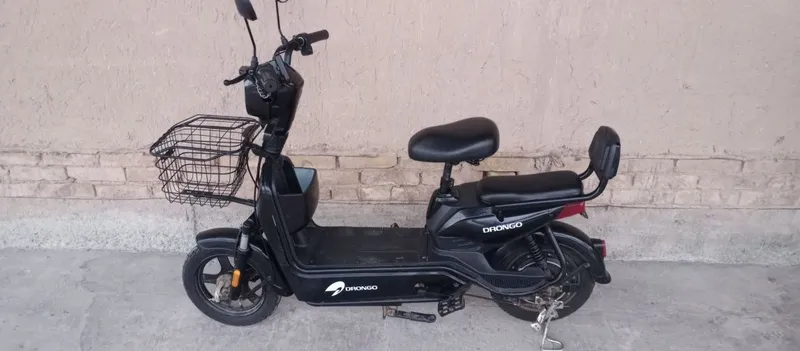 Skuter choʻntak faqat 4 ta akumlyatori ketkan — фото 2