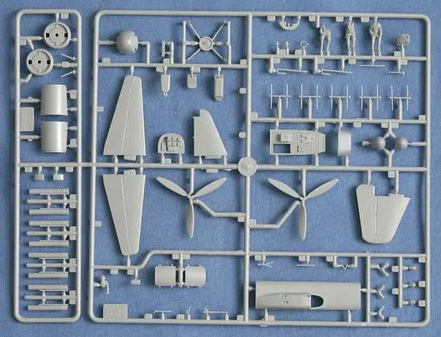 Сборная модель самолета Юнкерс Ju 88 G6 (ЗВЕЗДА, 1:72) — фото 1
